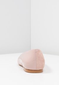 KIOMI Ballerinaskor - nude