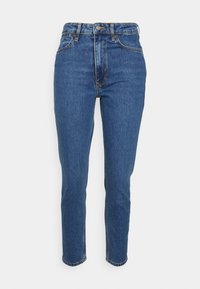 Mörkblå denimjeans med hög midja, smalnande ben, fem fickor och kontrasterande gul sömnad. Slät yta med lätt stretch.