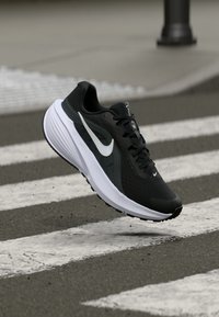 Επιλέχθηκε, black/white/anthracite/wolf grey