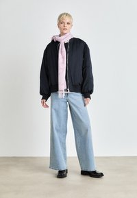 COACH BIAS SIGNATURE MUFFLER - Sjal - faded pink
