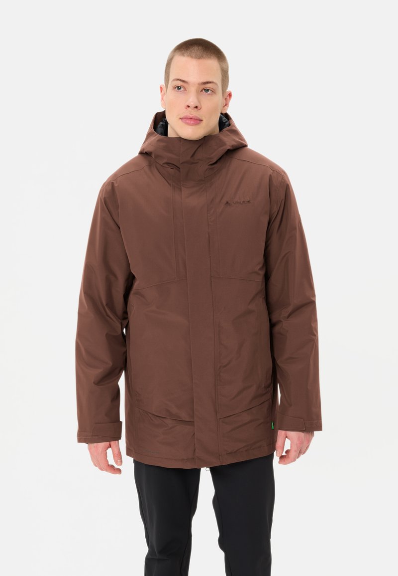 Veste imperméable marron avec capuche et fermeture éclair à l'avant, arborant un design minimaliste, une coupe droite et de grandes poches latérales.