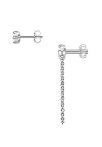 Pendientes de plata con una piedra de ópalo, con una cadena larga que se extiende desde uno de ellos, mostrando un diseño entrelazado y un acabado pulido.