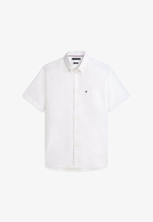 Biała koszula na krótki rękaw z guzikami, kieszenią na piersi z małym logo flagi oraz kołnierzykiem z guzikami.