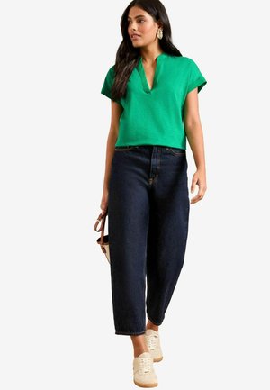 Love & Roses PETITE FIT - V-NECK  - Triko s potiskem - bright green