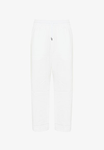 Pantaloni bianchi fino al ginocchio con una vita elastica, cordino e due tasche laterali; tessuto liscio e leggero.