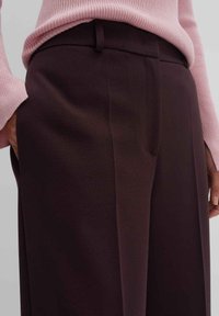 someday. WIDE LEG CATSBY - Pantalon classique - plum