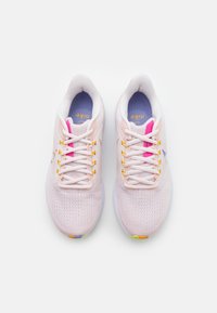 Nike Performance Chaussures de running sur route - pink