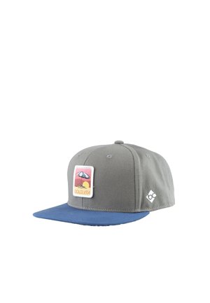 Graue und blaue Snapback-Kappe mit einem "Dolce Vita"-Aufnäher, der einen Strandsonnenschirm und die Sonne auf dem vorderen Panel zeigt.
