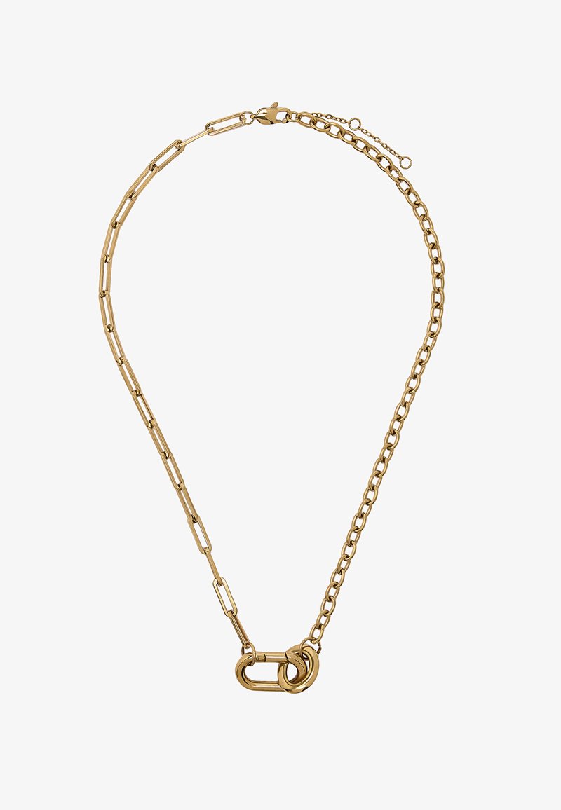 Złoty łańcuszek z dwoma różnymi stylami ogniw, połączony dużym zapięciem i dwoma splecionymi okrągłymi pierścieniami.