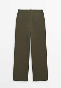Pantalon droit couleur vert olive avec poches passepoilées à l'arrière et passants de ceinture, présenté à plat sur un fond blanc.