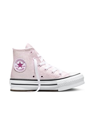 Zapatilla alta Converse de color rosa claro con cordones blancos, suela de goma y parche circular con el logo All Star en el tobillo.