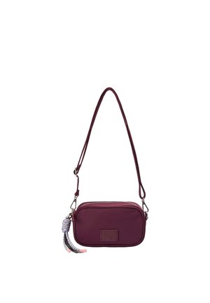 Pequeño bolso bandolera rectangular de color morado oscuro con correa ajustable y adorno trenzado multicolor decorativo en el lateral, cierre de cremallera.