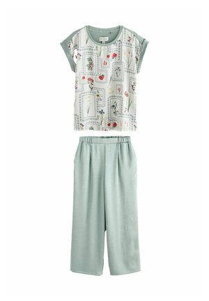 Top met korte mouwen en bloemenprint met omlijnde plantenillustraties, gecombineerd met lichtgroene wijde broek met elastische tailleband.
