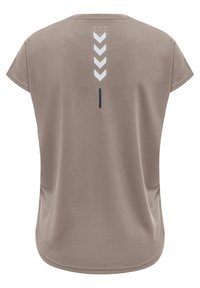 Kortärmad, beige sporttröja med rund halsringning. Har ett vertikalt rand- och chevronmönster i vitt på baksidan. Slät textur.