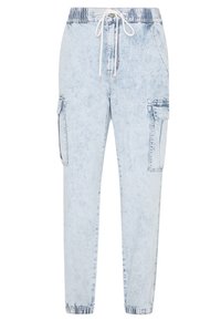 Jasnoniebieskie dżinsowe joggery z efektem acid-wash, z elastycznym paskiem na sznurku, elastycznymi mankietami oraz kieszeniami cargo na każdej udzie.