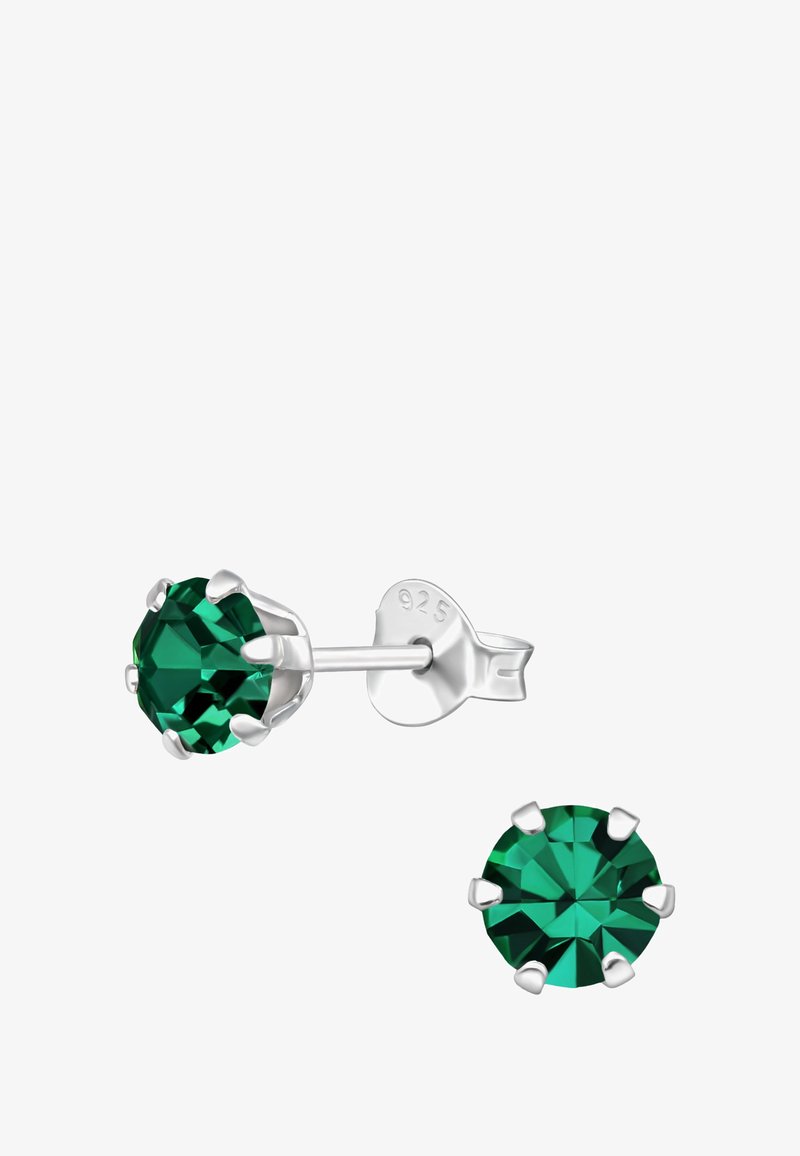 Orecchini a perno in cristallo verde con forma rotonda, montati in metallo color argento. Presentano quattro griffe che tengono saldamente la pietra.