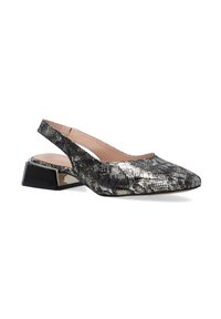 Sandały na obcasie typu slingback z teksturowanym czarnym i srebrnym wzorem wężowym, spiczastym noskiem i unikalnym czarnym geometrycznym obcasem.