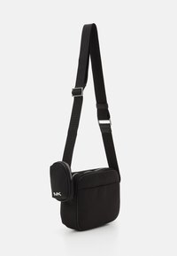 Michael Kors UTILITY FLAP XBODY UNISEX SET - Keresztpántos táska - black
