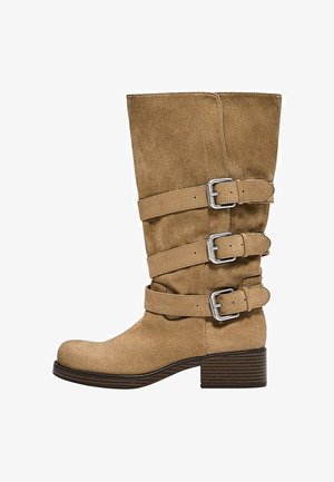 Bershka, BUCKLED - BIKER BOOTS - Cowboy-/Bikerlaarzen - beige