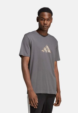 adidas Performance, CAMISETA DE MANGA CORTA CAMO GRAPHIC - Camiseta estampada - grey five