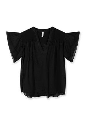 Czarna bluzka z krótkim rękawem, głębokim dekoltem w serek i luźnymi, falbaniastymi rękawami, z marszczonym materiałem poniżej ramion i swobodnym krojem.