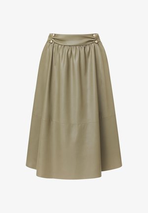 Gonna in pelle color kaki con una cintura arricciata, caratterizzata da due bottoni decorativi e un design fluente. Texture liscia con un leggero splendore.