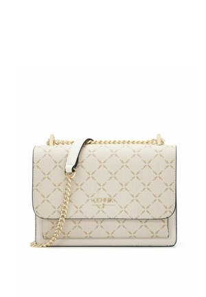 Beżowa torebka na ramię z wzorem i złotym łańcuszkiem oraz logo "CCHNIK" na przedniej klapie.
