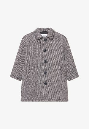 Pilkas herringbone paltas su apykakle, priekyje užsegamas mygtukais ir dviem šoninėmis kišenėmis; pasižymi tekstūruota medžiaga ir 3/4 ilgio rankovėmis.