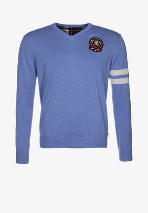 Blauer V-Ausschnitt-Pullover aus weichem Stoff, mit einem Aufnäher auf der Brust und weißen Streifen an den Ärmeln. Rippstrickbündchen und Saum.