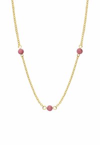 Collier en chaîne dorée avec trois perles rondes roses, espacées uniformément le long de la chaîne, texture lisse avec une finition brillante.