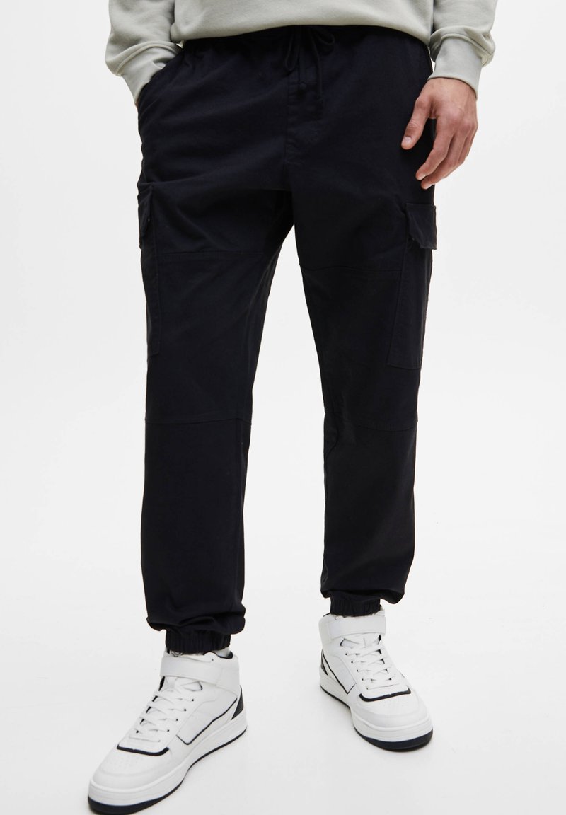 Herren Chinos | PULL&BEAR BASIC Cargohose mottled black/schwarz meliert - FT56582 Herren Chinos | PULL&BEAR BASIC Cargohose mottled black/schwarz meliert - FT56582