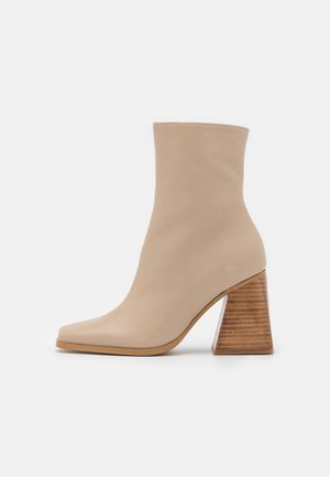 Korolliset nilkkurit - beige