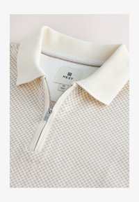 Non sélectionné, white