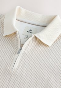 REGULAR FIT - SQUARE PATTERN QUARTER ZIP  - Poloshirt - white