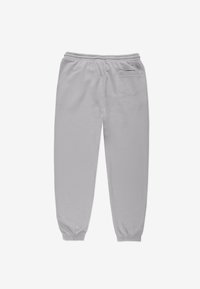 Jasnoszare spodnie dresowe z elastycznym pasem i ściągaczami przy nogawkach, z jedną tylną kieszenią zapinaną na zamek.