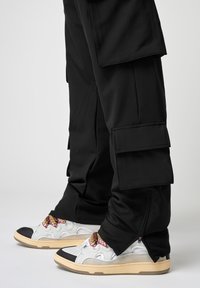 EIGHTYFIVE Cargobroek - black