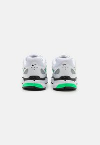 Nike Sportswear P 6000 UNISEX - Zapatillas - white/black/metallic silver