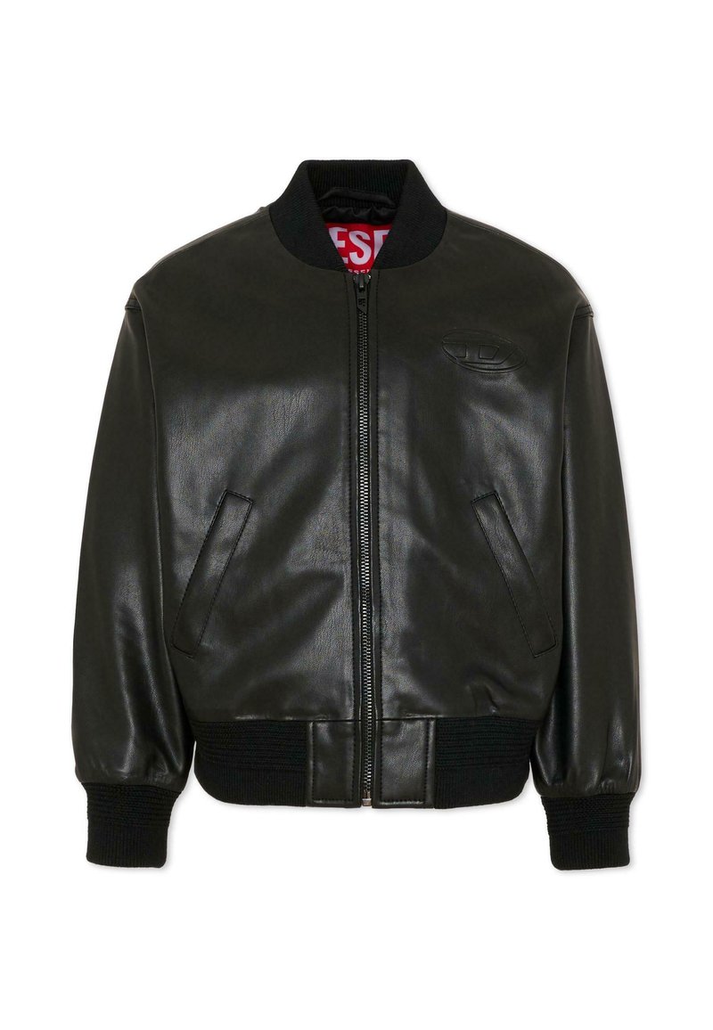Veste bomber en cuir noir avec poignets et col côtelés, fermeture éclair à l'avant, poches latérales et logo embossé sur la poitrine.