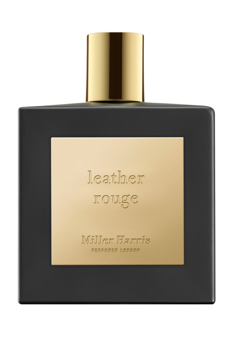 Schwarze rechteckige Parfümflasche mit einem goldenen Deckel. Verfügt über ein rechteckiges goldenes Etikett, das mit "Leather Rouge" und "Miller Harris" geprägt ist.