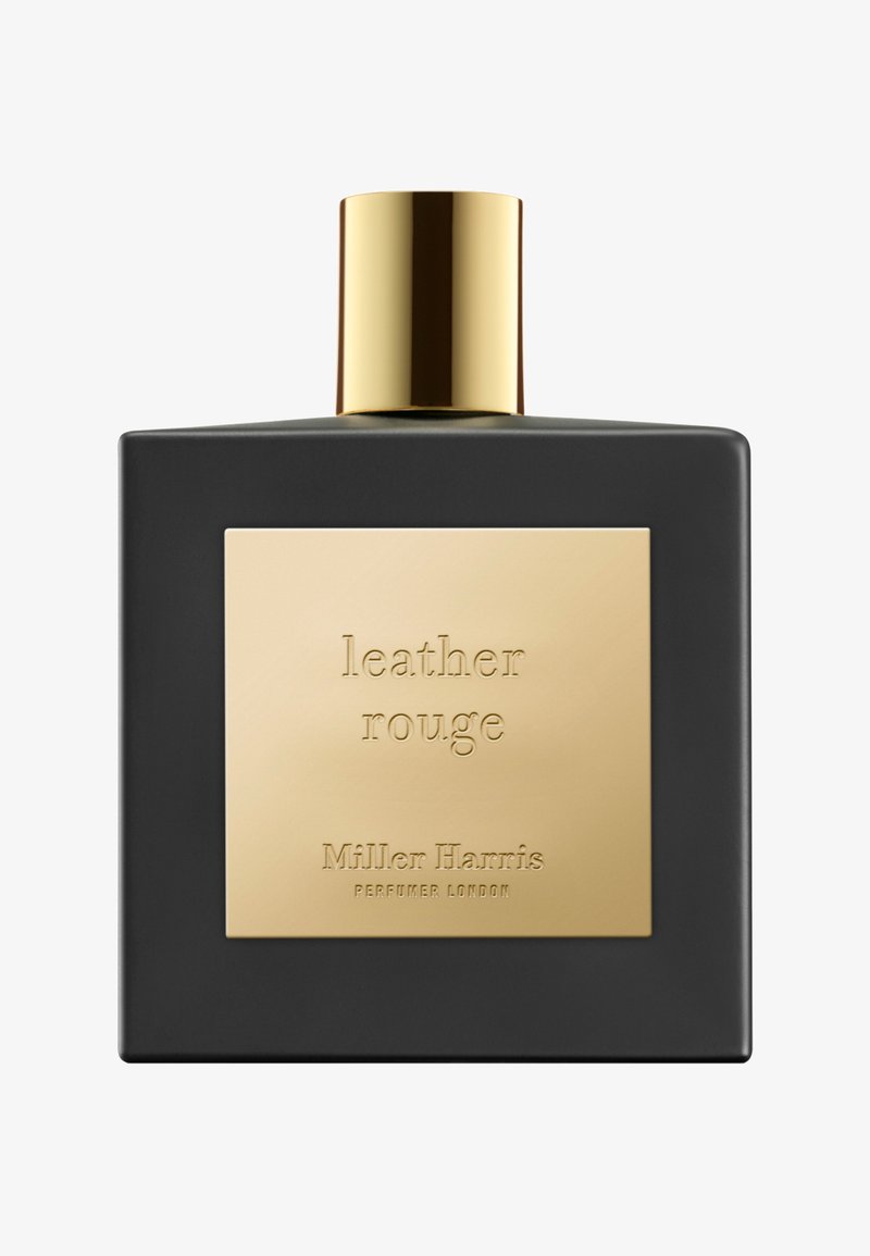 Schwarze rechteckige Parfümflasche mit einem goldenen Deckel. Verfügt über ein rechteckiges goldenes Etikett, das mit "Leather Rouge" und "Miller Harris" geprägt ist.