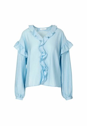 Svetlomodrá blúzka s volánikovými detailmi pozdĺž výstrihu a rukávov. Má dlhé rukávy a voľný strih, vyrobená z textúrovanej látky.