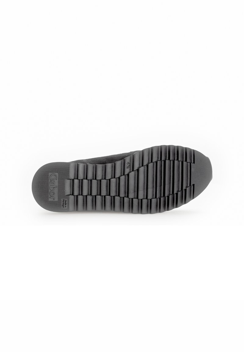 Schwarze Gummisohle mit einem strukturierten Muster aus horizontalen Rillen, versehen mit dem Markenlogo "Gabor" und Größenangaben.