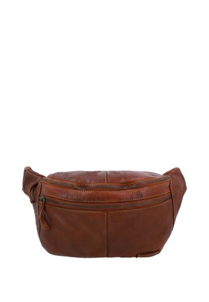 Sac banane en cuir marron avec deux compartiments zippés à l'avant et des détails cousus, isolé sur fond blanc.