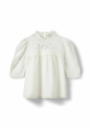 Hvid babykjole med lange ærmer med blomsterudskåret broderi, flæset krave, puffede ærmer og bølgede kanter ved manchetter og kant.