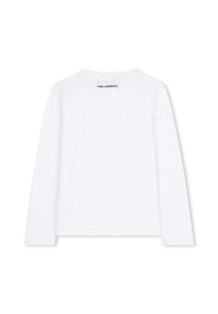 Camiseta de manga larga blanca, hecha de una tela suave, presenta un cuello redondo y un pequeño logo en negro de "KARL LAGERFELD" en la parte trasera del cuello.