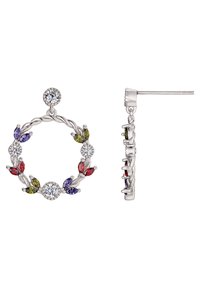 Sølvfargede øreringer med en vridd sirkulær design dekorert med flerfargede edelstener, inkludert rød, grønn, lilla og klar.