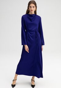 Touché Privé WITH BELT - Vestito lungo - dark blue
