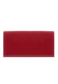 Portafoglio in pelle rossa con una texture liscia e forma rettangolare. Presenta un design con pattina chiusa e senza dettagli hardware visibili.