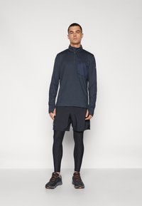Under Armour TRAIL RUN 1/4 ZIP - Langarmshirt - anthracite/earthen orange