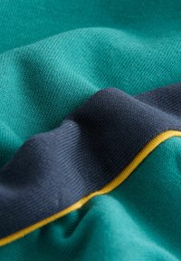 Unselected, green/black